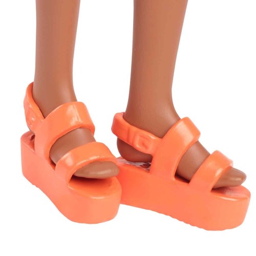 Barbie Çiçekli Elbiseli Fashionistas Bebeği HYT91