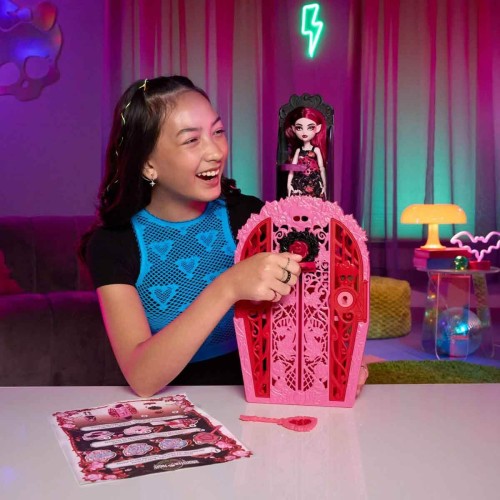 Monster High Gizemli Arkadaşlar Gizemli Bahçe Serisi Draculaura HYT72 Monster High Gizemli Arkadaşlar Gizemli Bahçe Serisi Draculaura HYT72
