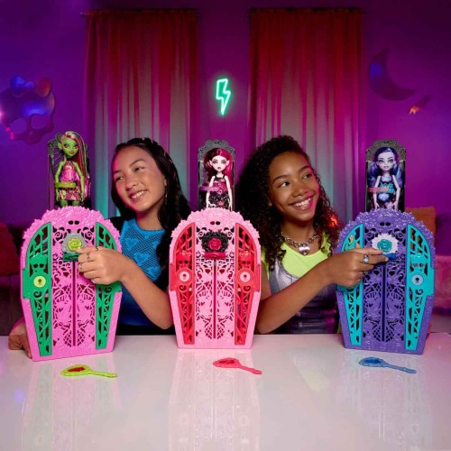 Monster High Gizemli Bahçe Serisi Venüs Mcflytrap Bebeği HYT75