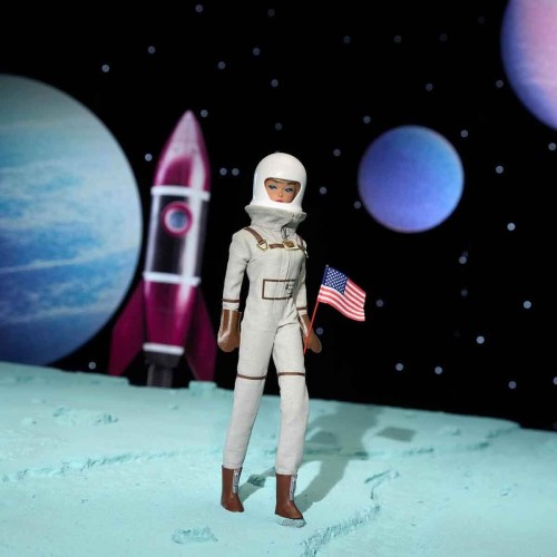 Barbie Astronot 60. Yıl Dönümü Nostaljik Bebek JBJ48 Barbie Astronot 60. Yıl Dönümü Nostaljik Bebek JBJ48