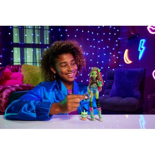 Monster High Acayip Havalı Arkadaşlar Venus Mcflytrap HRP81