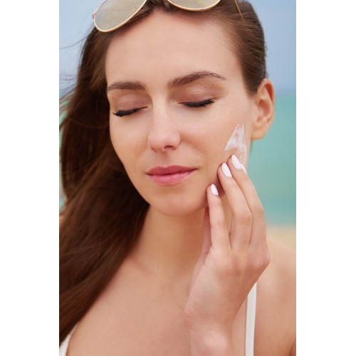 Licape Yüksek Korumalı Renk Tonu Eşitleyici Pembe Güneş Kremi 40 ml Licape Yüksek Korumalı Renk Tonu Eşitleyici Pembe Güneş Kremi 40 ml